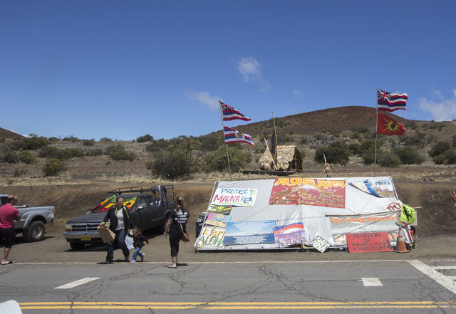 1834535_web1_TMT_Protesters_Remain_Still_on_Mauna_Kea_4.jpg