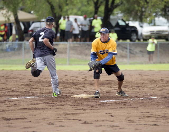 1913917_web1_Kupuna_Softball_Kona_Gold_vs_Kona_Legends_1.jpg