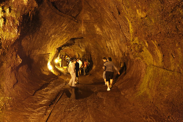 1968947_web1_Thurston-Lava-Tube.jpg