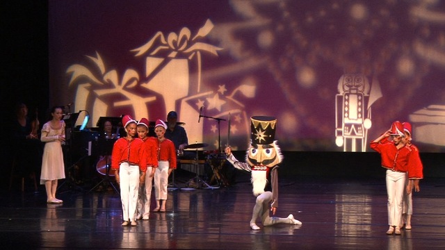 2040711_web1_nutcracker.jpg