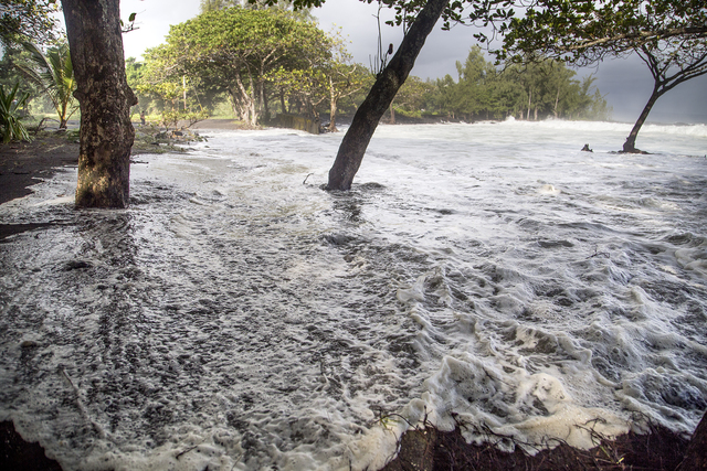 2399233_web1_Keaukaha_Flooding_6.jpg