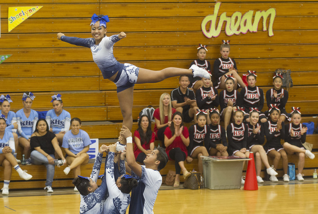 2436863_web1_ia_Waiakea_BIIFcheer.jpg