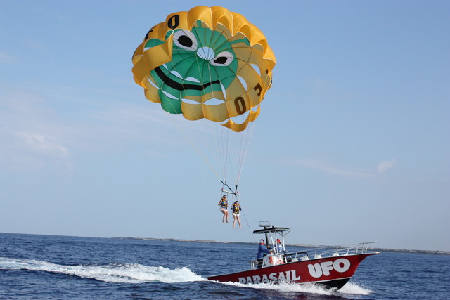 2562931_web1_UFO-Parasail-12-03-15.jpg