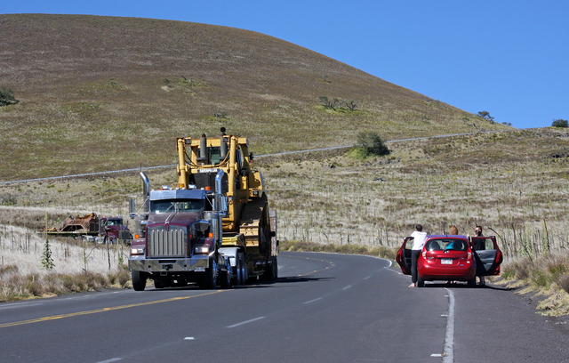 2643422_web1_TMT_Bulldozers_Coming_Down_Mauna_Kea.jpg