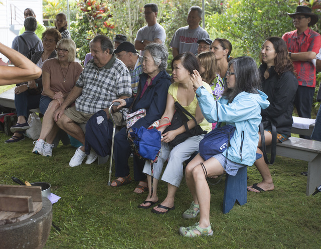 2695133_web1_Wailea_Village_Mochi_Pounding_4.jpg