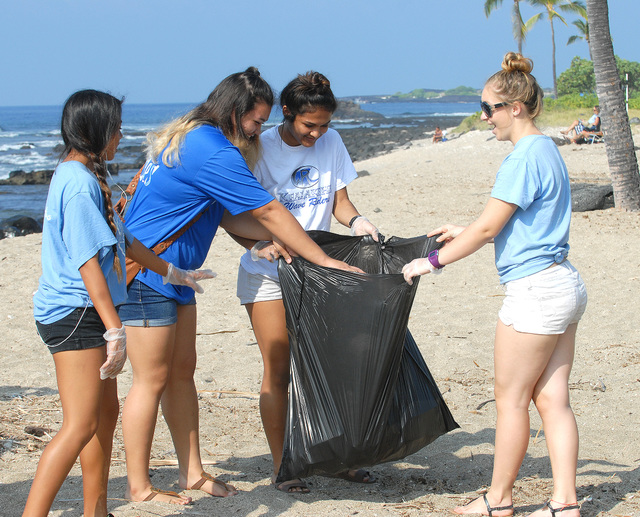 2879810_web1_Beach-Clean-up_0021-1.jpg