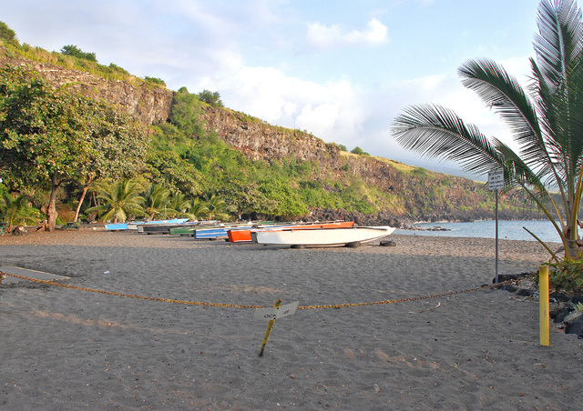 3035432_web1_Hookena-Beach-Closed_0011.jpg