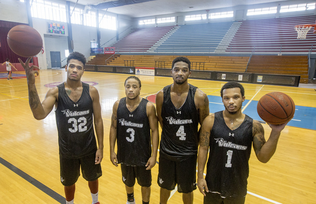 3039260_web1_UHH_Mens_Basketball_Seniors.jpg