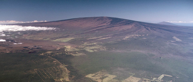 2198086_web1_1985-Jan-10_J.D.Griggs_USGS-photo_Mauna-Loa.jpg