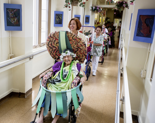 3645030_web1_Kamehameha_Day_Wheelchair_Parade_2.jpg