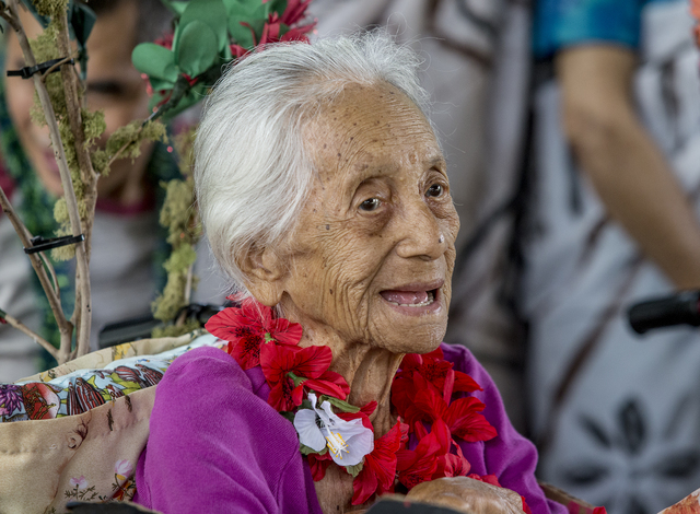 3645030_web1_Kamehameha_Day_Wheelchair_Parade_3.jpg