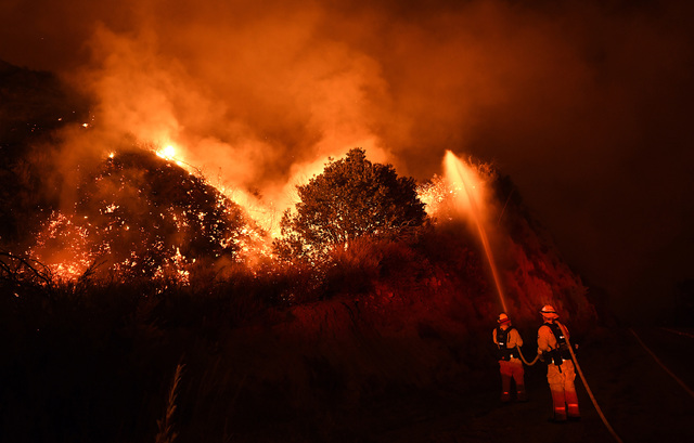 3880268_web1_PHOTO____US_NEWS_CALIF-WILDFIRE_4_LA.jpg