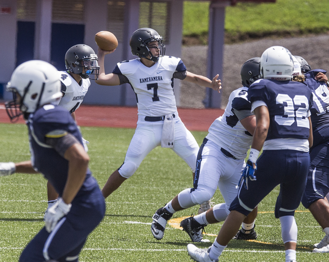 3954341_web1_Waiakea_vs_Kamehameha_Football_13.jpg