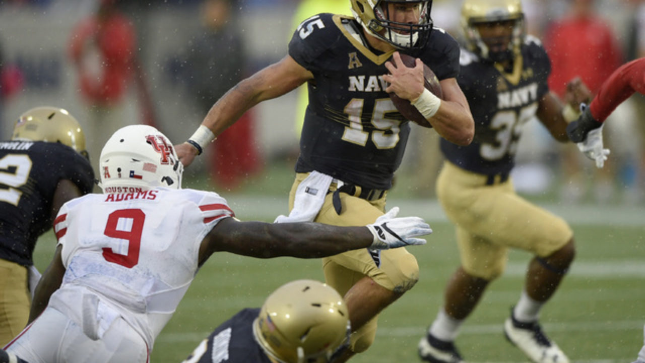 COLLEGE FOOTBALL: Ward leads No. 21 Houston to 52-31 win over No. 16 Navy