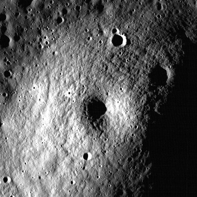 4326538_web1_US_NEWS_SCI-MOON-CRATERS_3_MCT.jpg