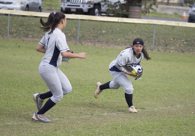 4955539_web1_Hilo_vs_Waiakea_Softball_IMG_2889.jpg