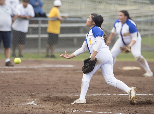 4955539_web1_Hilo_vs_Waiakea_Softball_IMG_2993.jpg