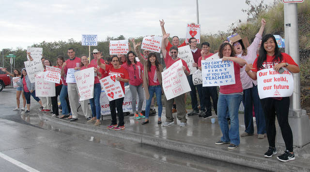 5018786_web1_Teacher-Sign-Waving_0007.jpg