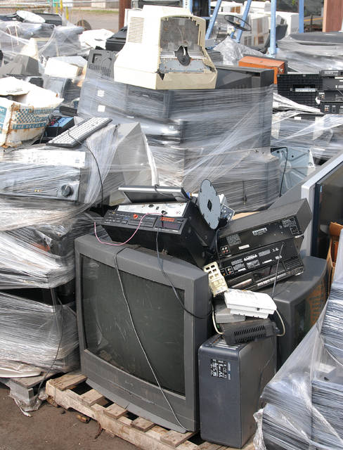 5201690_web1_E-Waste_0007.jpg