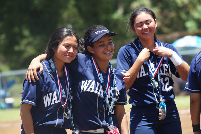 5251208_web1_ia_WaiakeaBIIFsoftball_2.jpg