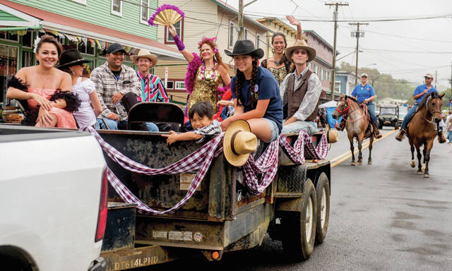 5336585_web1_Saloon-Girls-and-Cowboys-Got-Talent-hopefuls-ride-in-last-year-s-Paniolo-Parade201751293126719.jpg