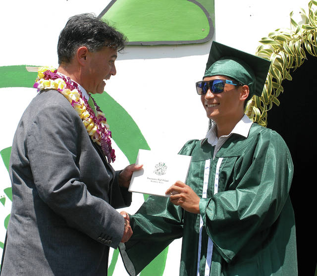 5386070_web1_Konawaena-Grad_0165.jpg