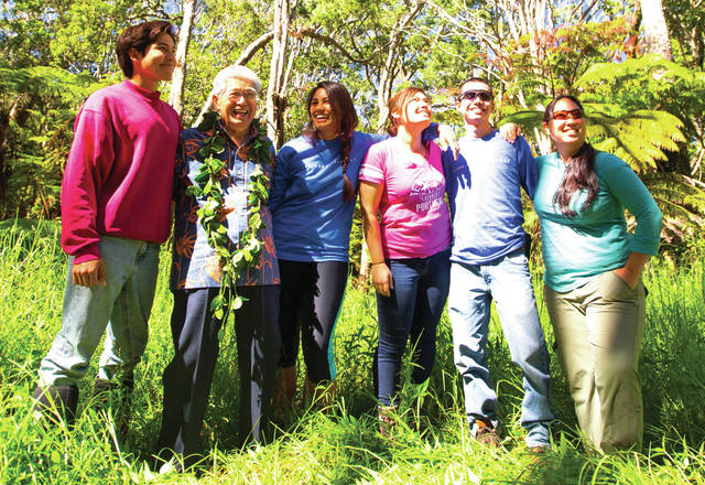 5411791_web1_Akaka-with-students20175261129396.jpg