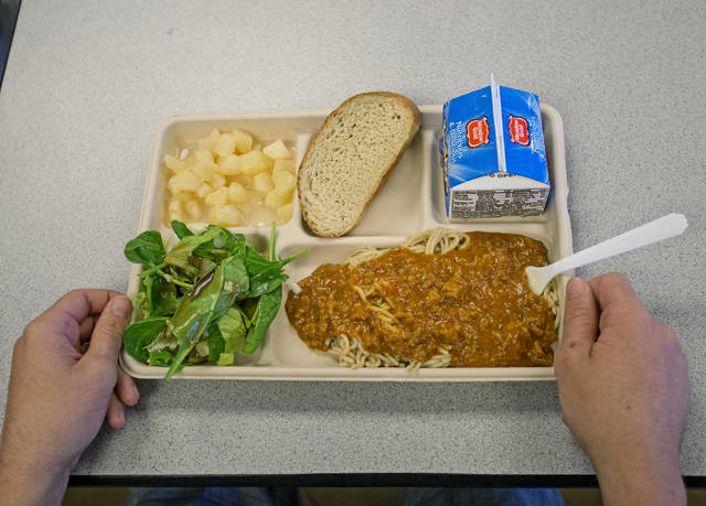 5419801_web1_School_Lunches_2.jpg