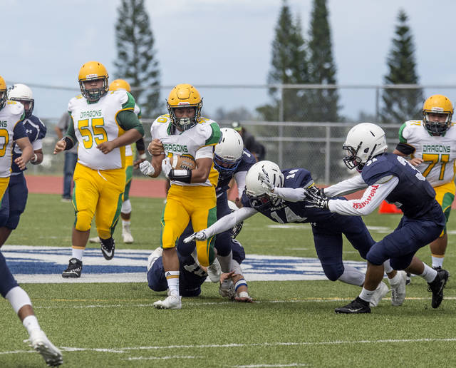 5800984_web1_Waiakea_vs_Honokaa_Football_3.jpg