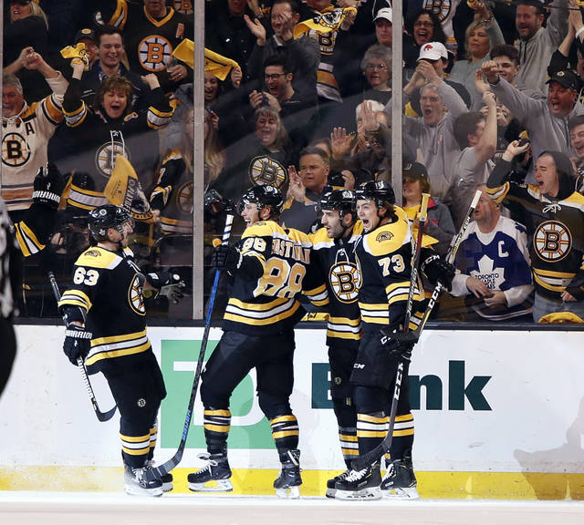 Pastrnak nets hat trick in Bruins' blowout win over Ducks
