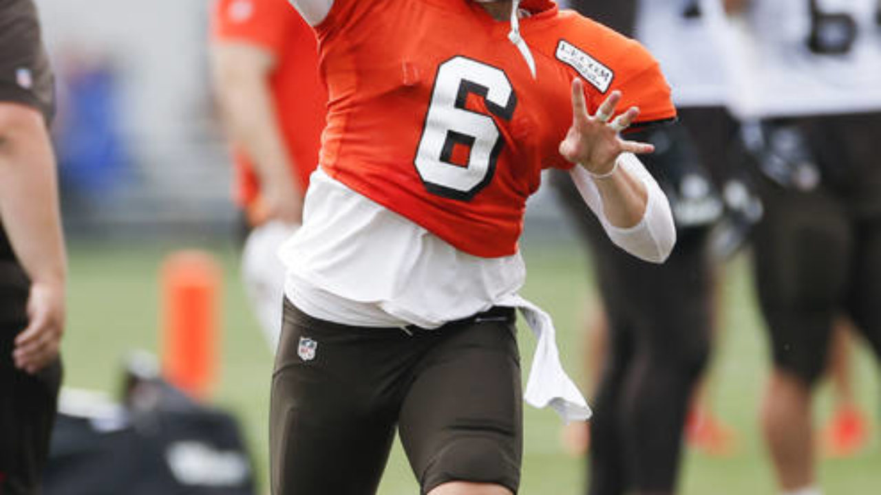 New look, new leadership style for Browns QB Mayfield