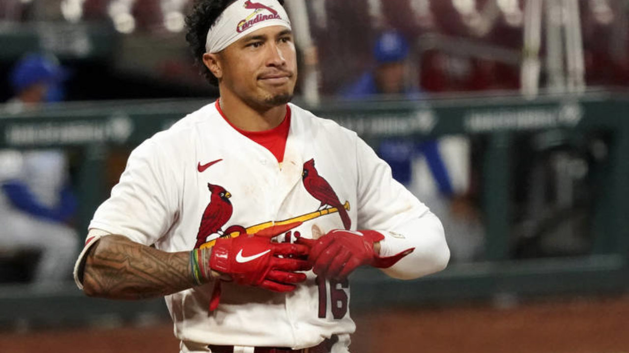 Brewers sign Kolten Wong to two-year, $18M deal
