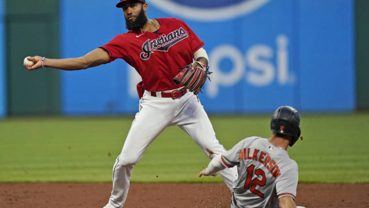 MLB capsules: Indians extend Orioles' road woes, win 4-3 - West