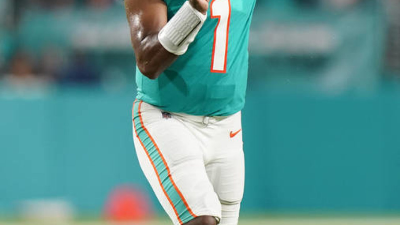 Tagovailoa sharp in Dolphins' 37-17 win