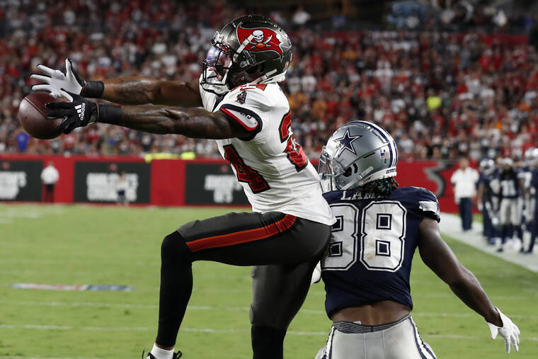 Tom Brady throws for 379 yards, 4 TDs, Bucs beat Cowboys 31-29 – The Denver  Post