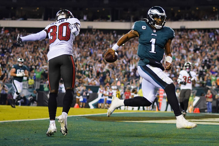 Jalen Hurts throws for TD, runs for another as Eagles thump Buccaneers