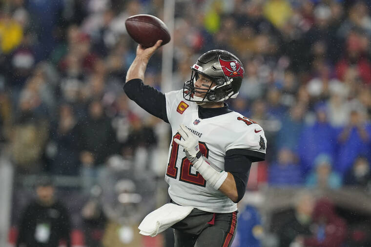 Tom Brady rallies Tampa Bay Buccaneers to 19-17 victory over his former  team, the New England Patriots 