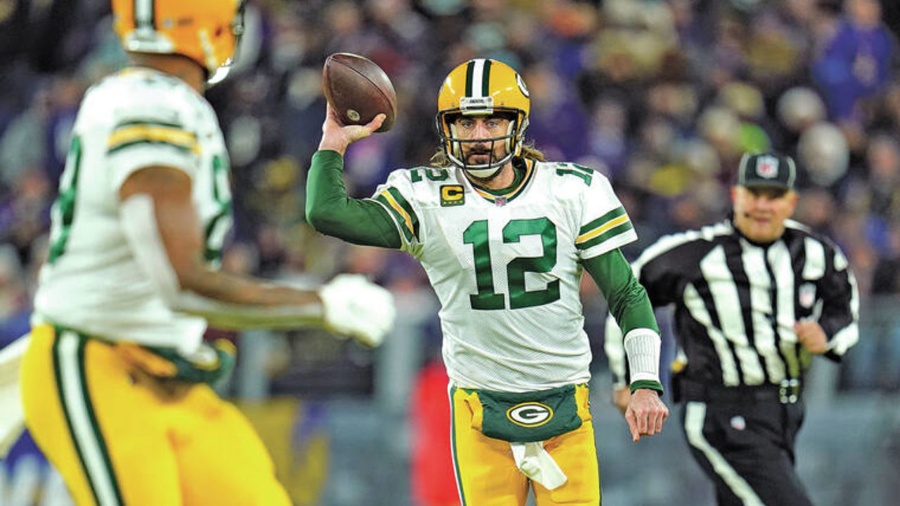 Green Bay Packers tight end Tyler Davis (84) gets set before a