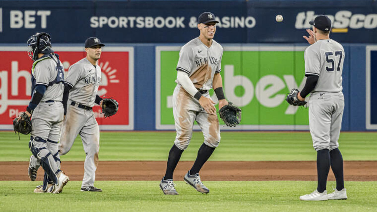 Daulton Varsho gets tiebreaking hit in 11th as Blue Jays beat