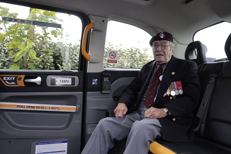 Crowds honor World War II veterans at Normandy D-Day celebrations