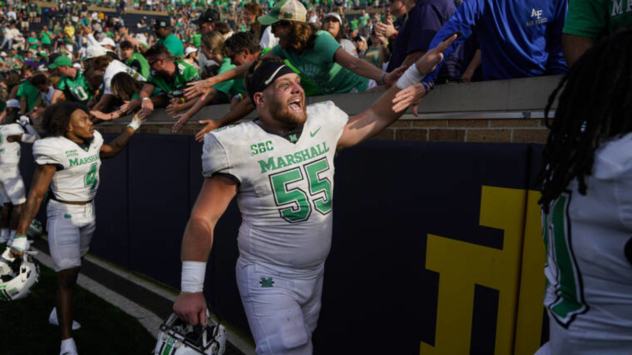 Marshall goes all-out in Hawaii, has four TD catches