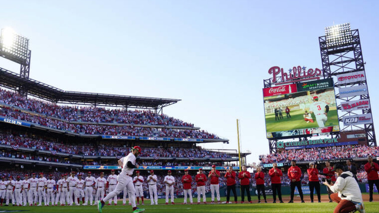 Hoskins, Harper homer, as Phillies rout Braves in NLDS
