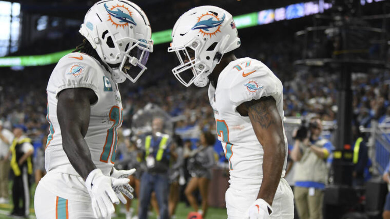 Tua Tagovailoa, Tyreek Hill connect deep on first play of Dolphins