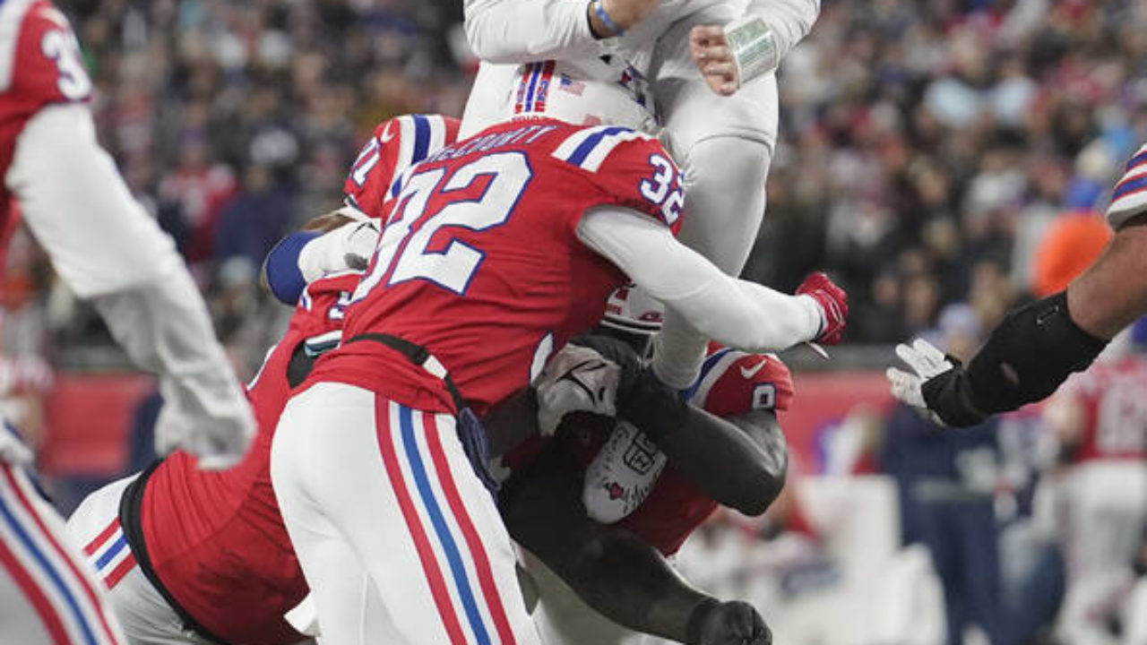 Josh Allen throws for 2 TDs, Bills beat Patriots 24-10