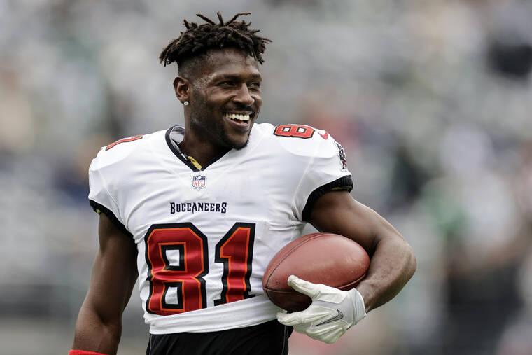 Embattled receiver Antonio Brown hints interest in returning to