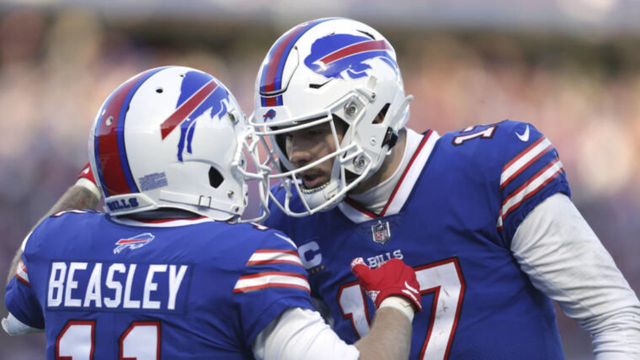 Bills hang on for 34-31 wild-card win over Dolphins - Hawaii Tribune-Herald