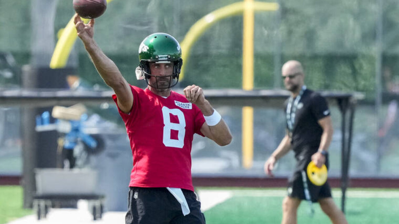 Jets fans flock to training camp to get their first look at Aaron Rodgers -  West Hawaii Today