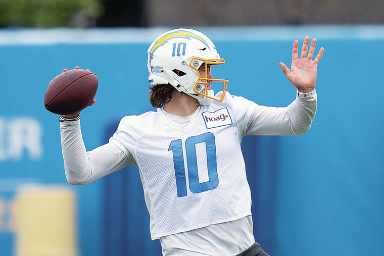 Chargers, QB Justin Herbert agree to 5-year extension worth $262.5 million,  AP source says - West Hawaii Today