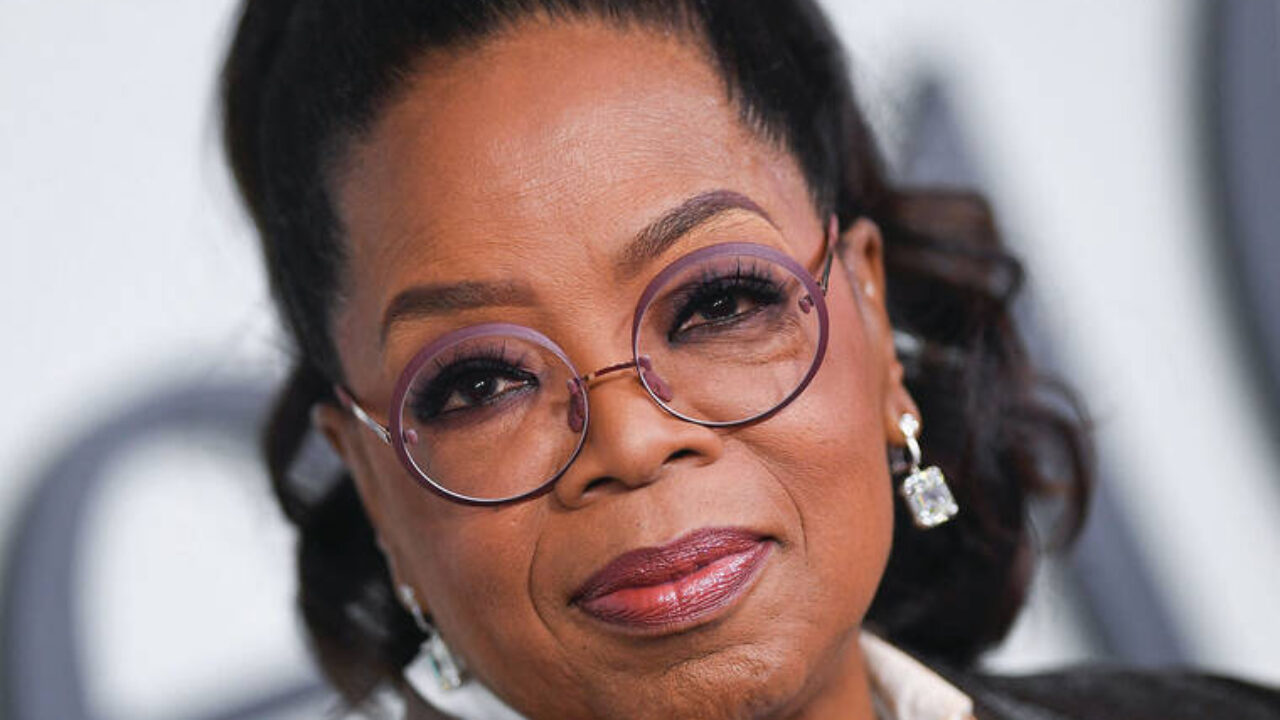 A New Portrait of Oprah Winfrey Enters the National Portrait Gallery's  Collection
