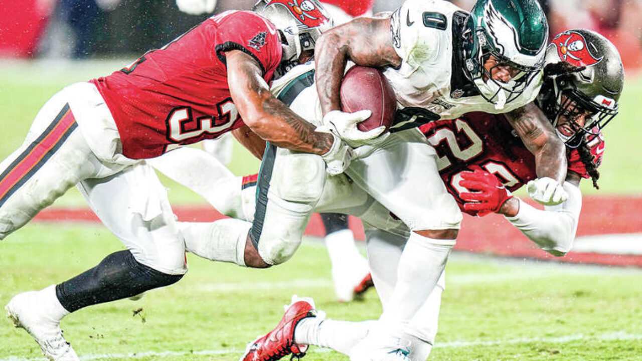 Jalen Hurts throws for TD, runs for another as Eagles thump Buccaneers  25-11 to remain unbeaten – KGET 17